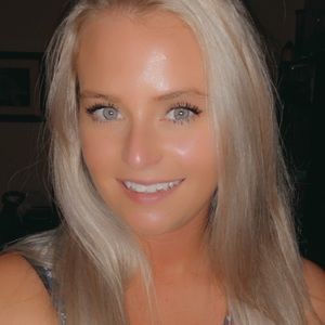 Meet your Posher, Caitlin